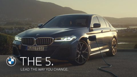 Lead the way you change. The new BMW 5 Series Sedan.